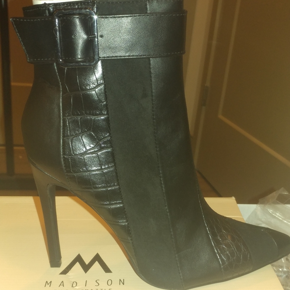 Sharp! Leather, Suede, Alligator ankle boot size 9